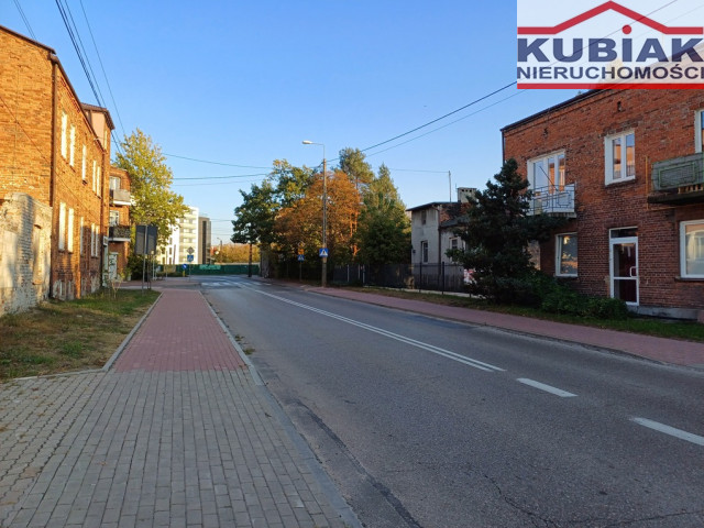 Lokal na parterze kamienicy 68 m2 + działka 270 m2